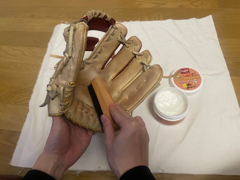 使い方①：ハタケヤマWAX-1を塗る前に汚れを落とす